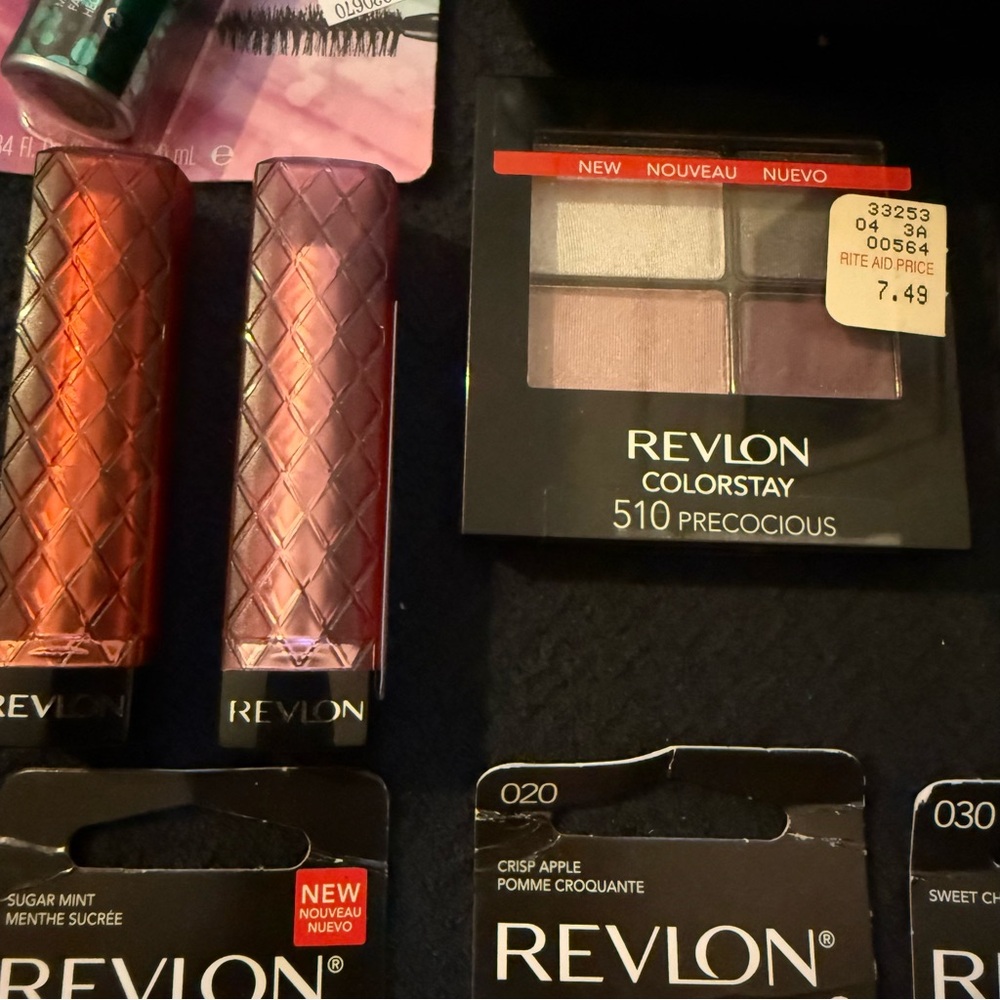 Revlon makeup bundle - Picture 13 of 15